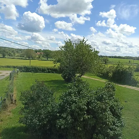 D'hotes La Tuilerie 住宿加早餐酒店 Saint-Menoux